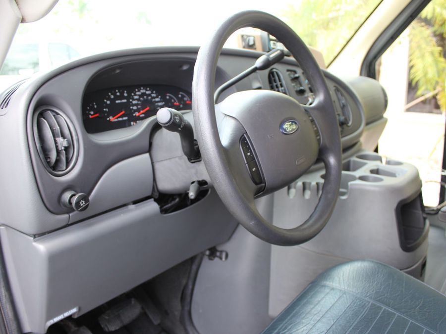 2005 Ford E450 SD Bus E-450 SD Bus with Side Ricon Lift