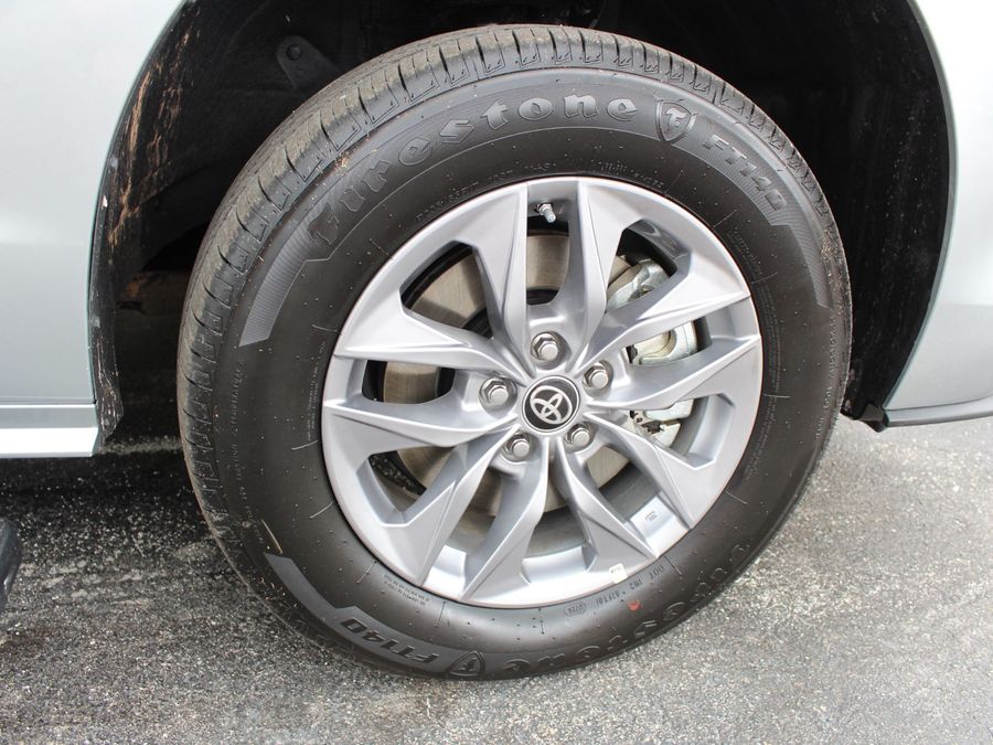 2024 Toyota Sienna LE