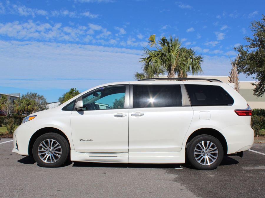 2019 Toyota Sienna XLE Premium