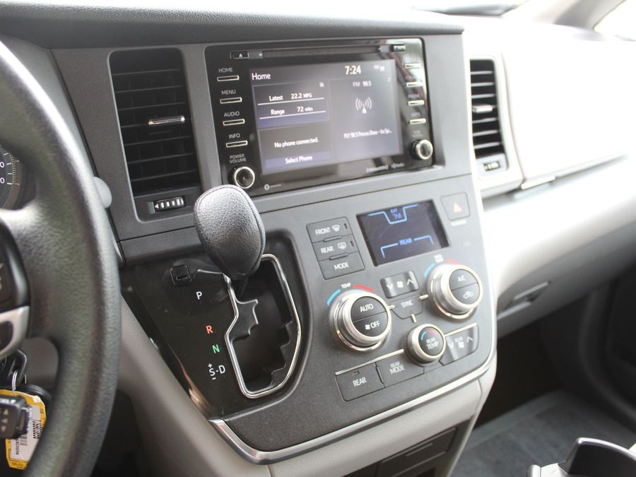 2018 Toyota Sienna LE VMI Legend II