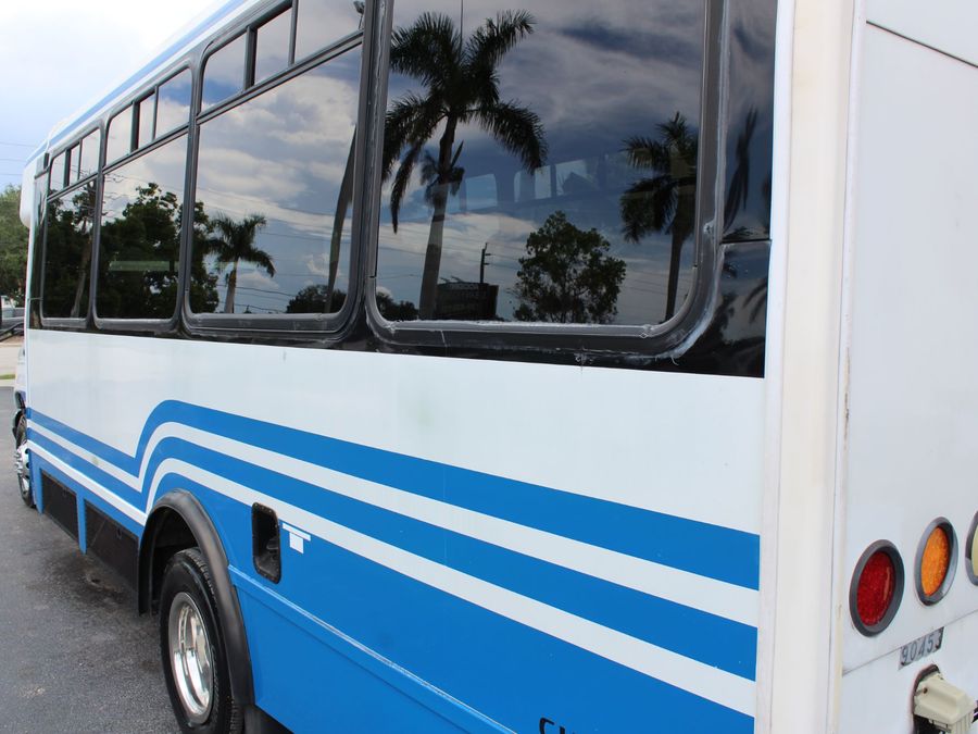 2005 Ford E450 SD Bus E-450 SD Bus with Side Ricon Lift