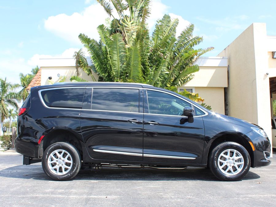 2020 Chrysler Pacifica Touring L