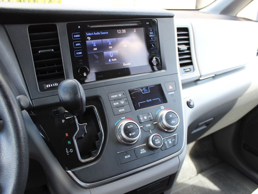 2017 Toyota Sienna LE Mobility