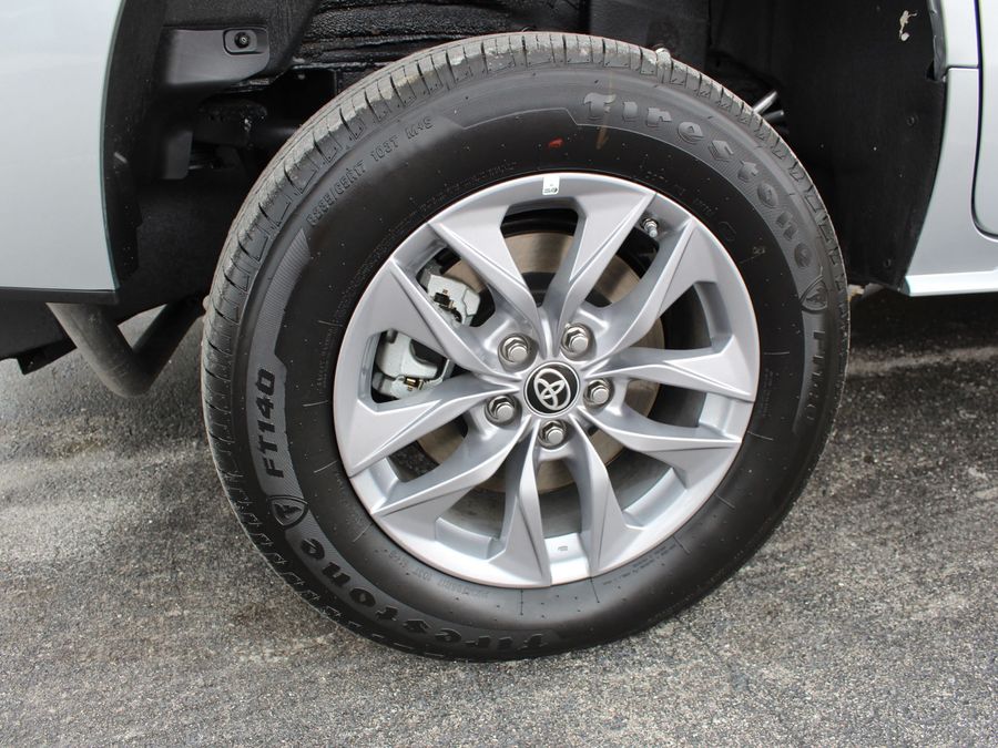 2024 Toyota Sienna LE