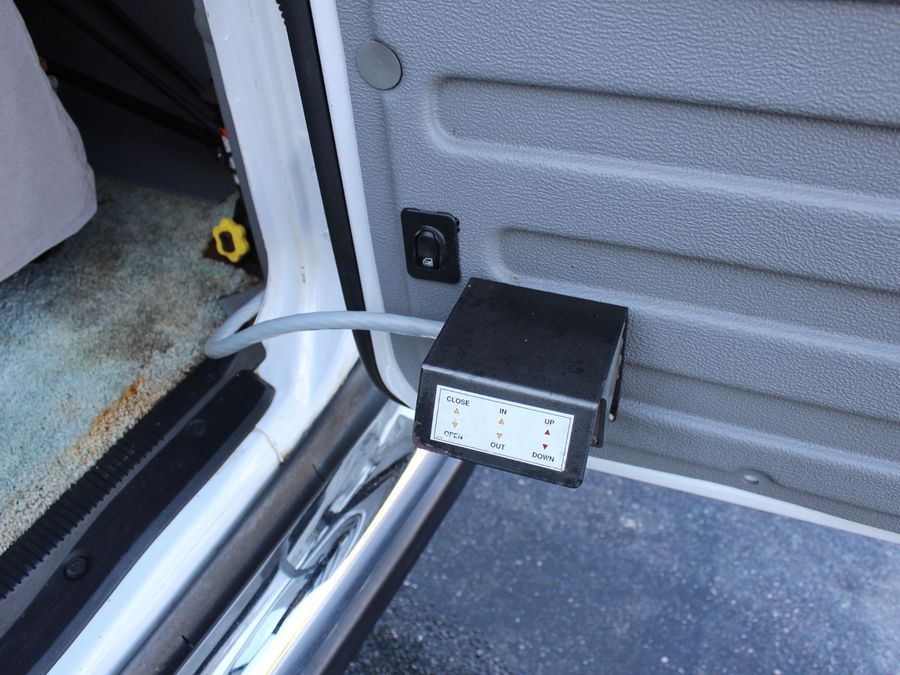 2005 Ford E-Series E-250