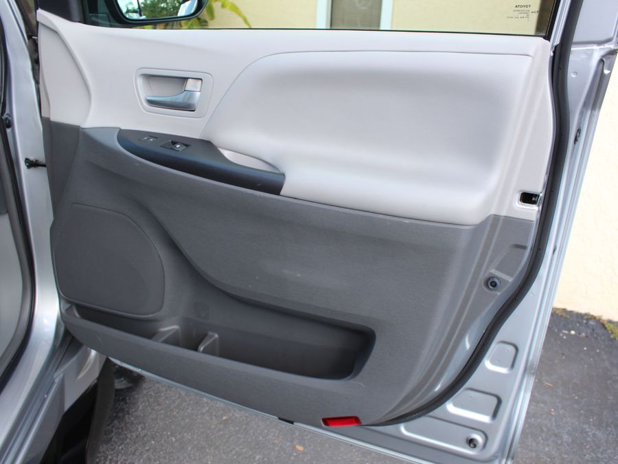 2017 Toyota Sienna LE Mobility