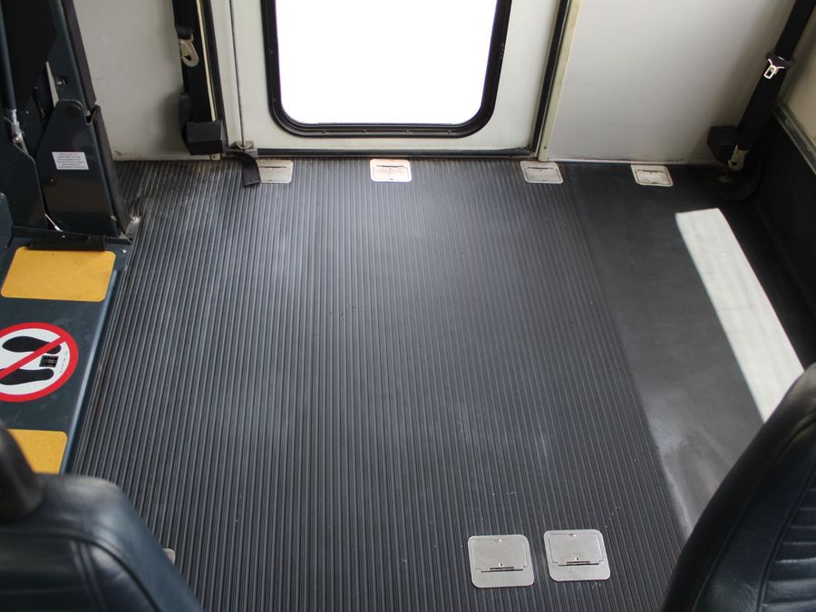 2005 Ford E450 SD Bus E-450 SD Bus with Side Ricon Lift