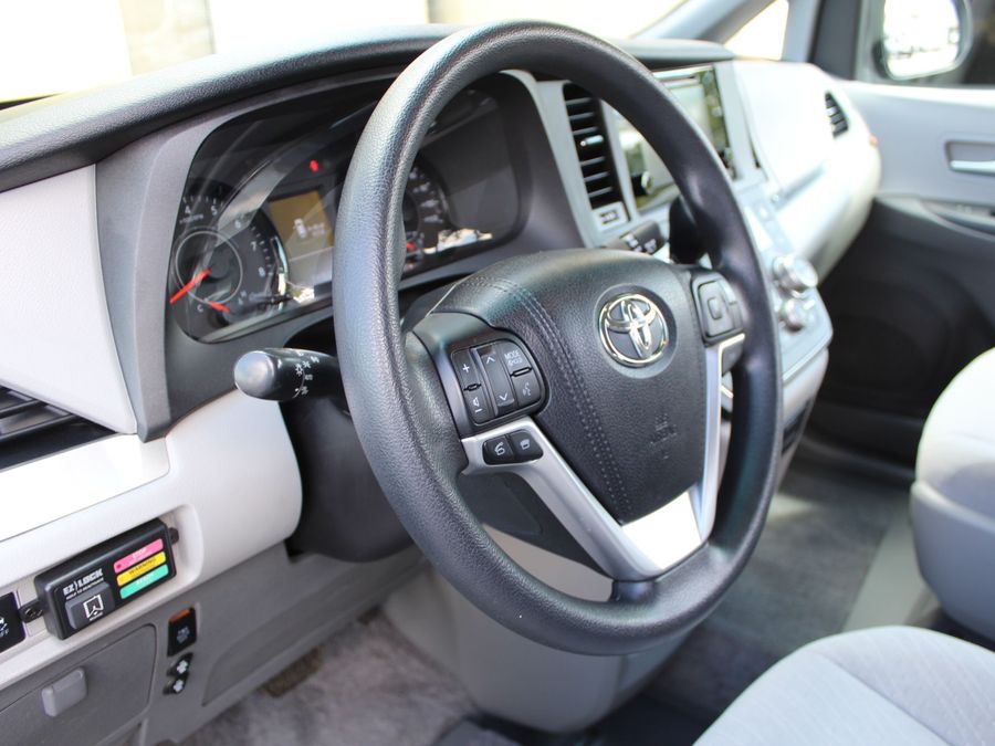 2017 Toyota Sienna LE Mobility