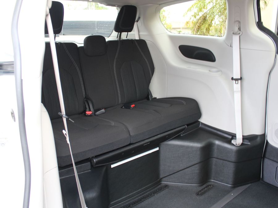 2022 Chrysler Voyager LX