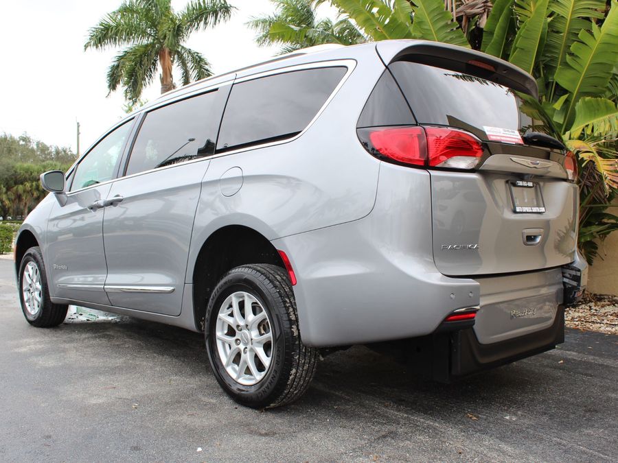 2020 Chrysler Pacifica Touring L