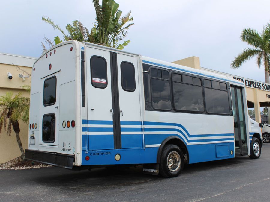 2005 Ford E450 SD Bus E-450 SD Bus with Side Ricon Lift