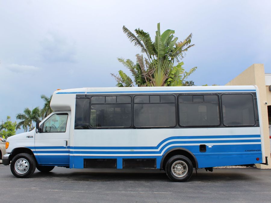 2005 Ford E450 SD Bus E-450 SD Bus with Side Ricon Lift