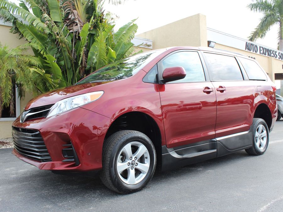 2018 Toyota Sienna LE VMI Legend II