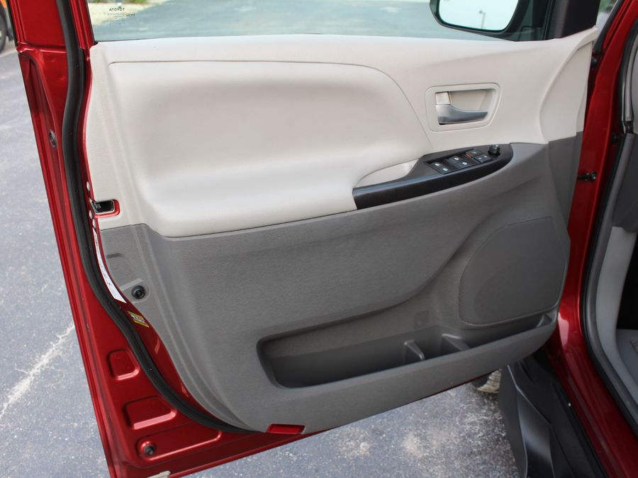 2018 Toyota Sienna LE VMI Legend II