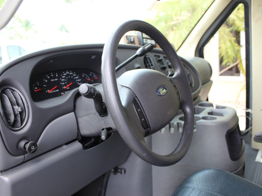 2005 Ford E450 SD Bus E-450 SD Bus with Side Ricon Lift