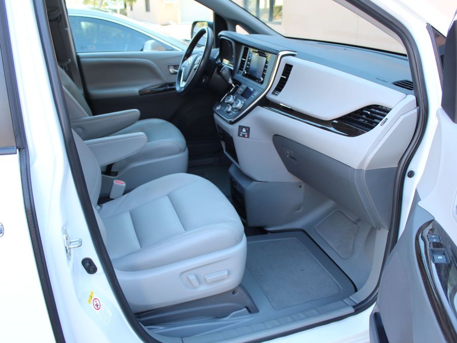 2019 Toyota Sienna XLE Premium