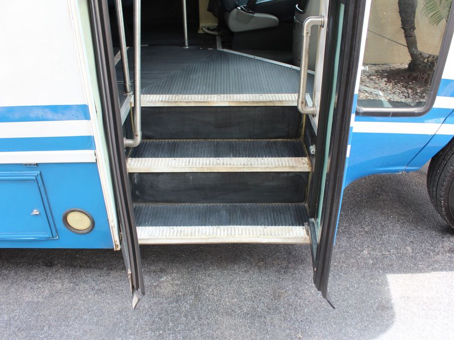 2005 Ford E450 SD Bus E-450 SD Bus with Side Ricon Lift