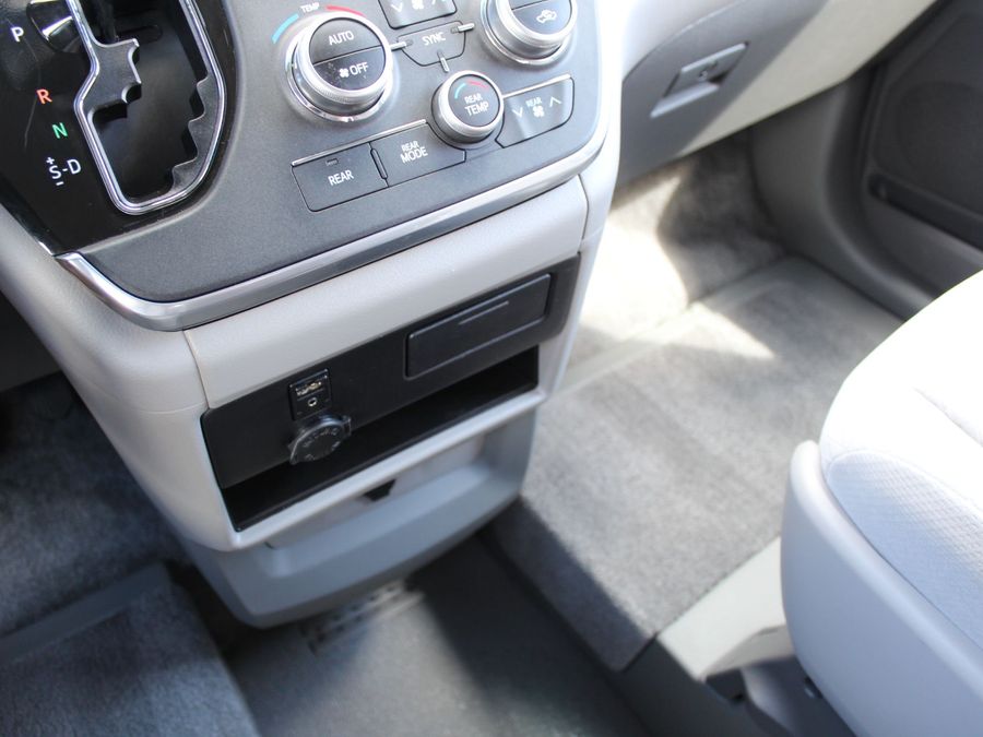 2017 Toyota Sienna LE Mobility