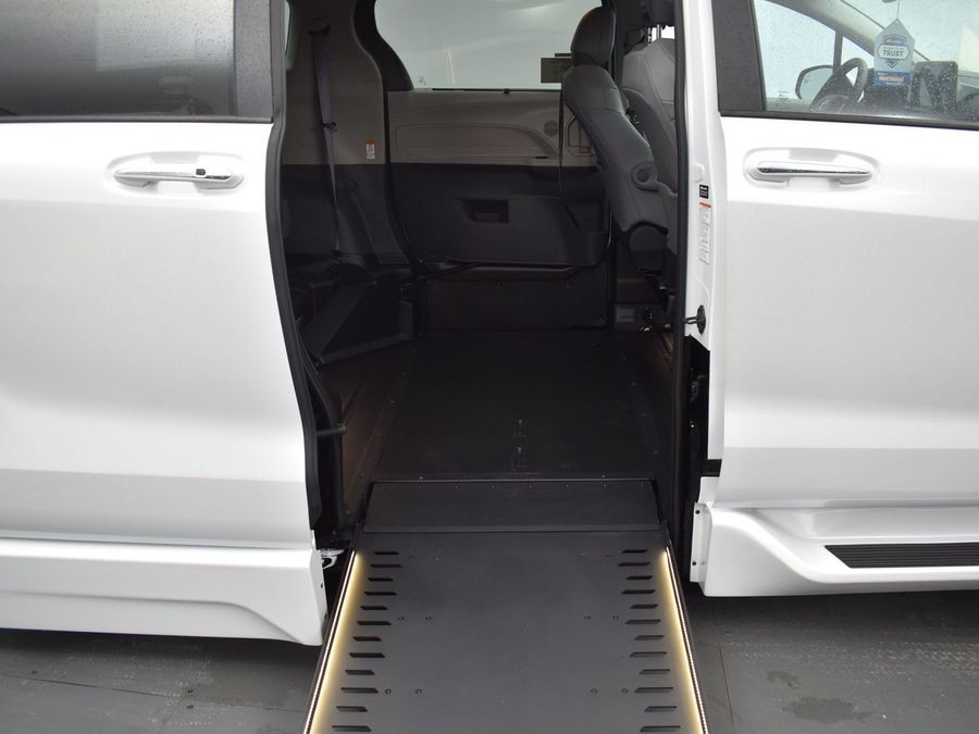 2024 Toyota Sienna XLE 7-Passenger