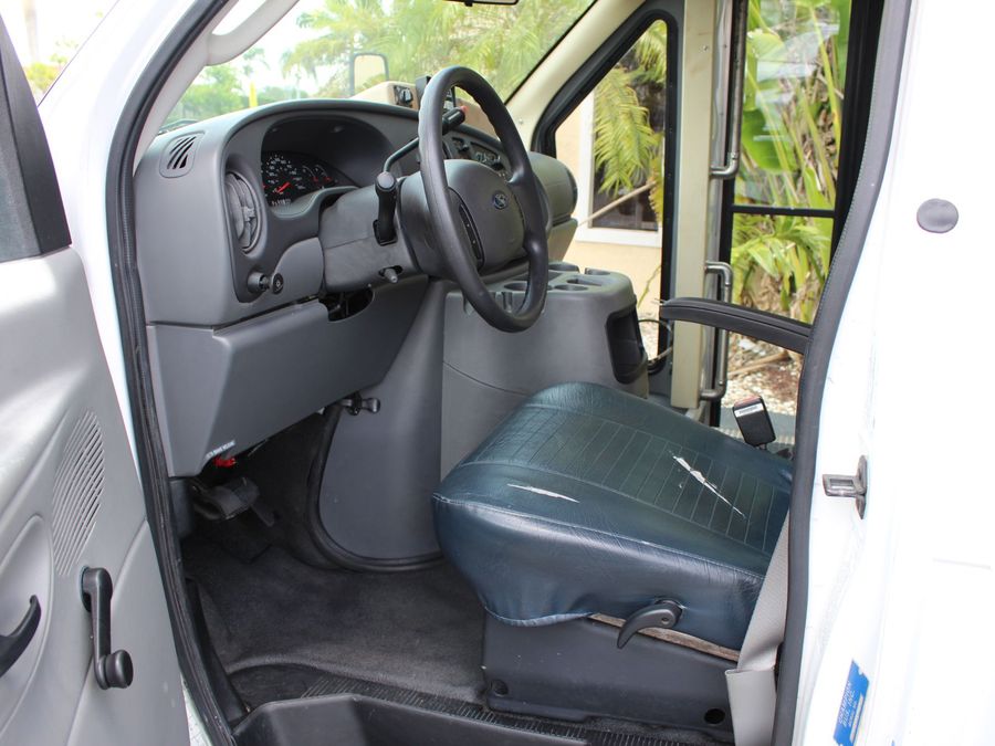 2005 Ford E450 SD Bus E-450 SD Bus with Side Ricon Lift