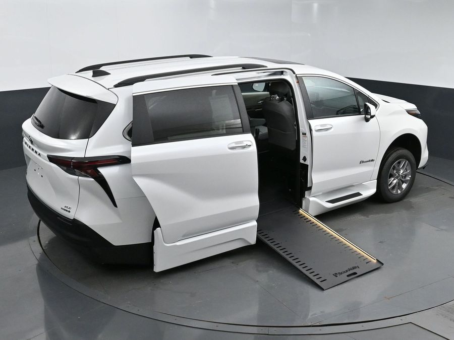 2024 Toyota Sienna XLE 7-Passenger