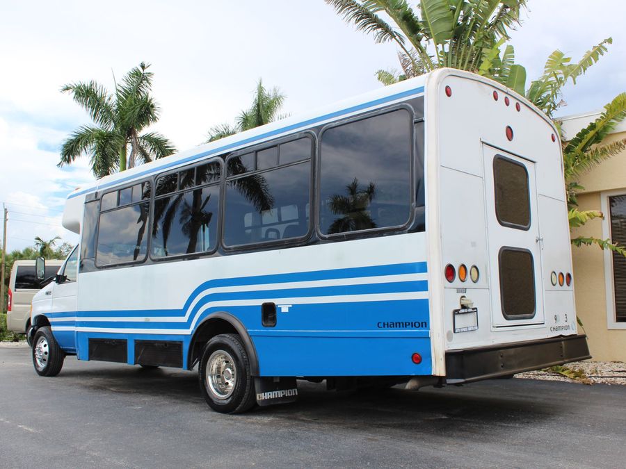 2005 Ford E450 SD Bus E-450 SD Bus with Side Ricon Lift
