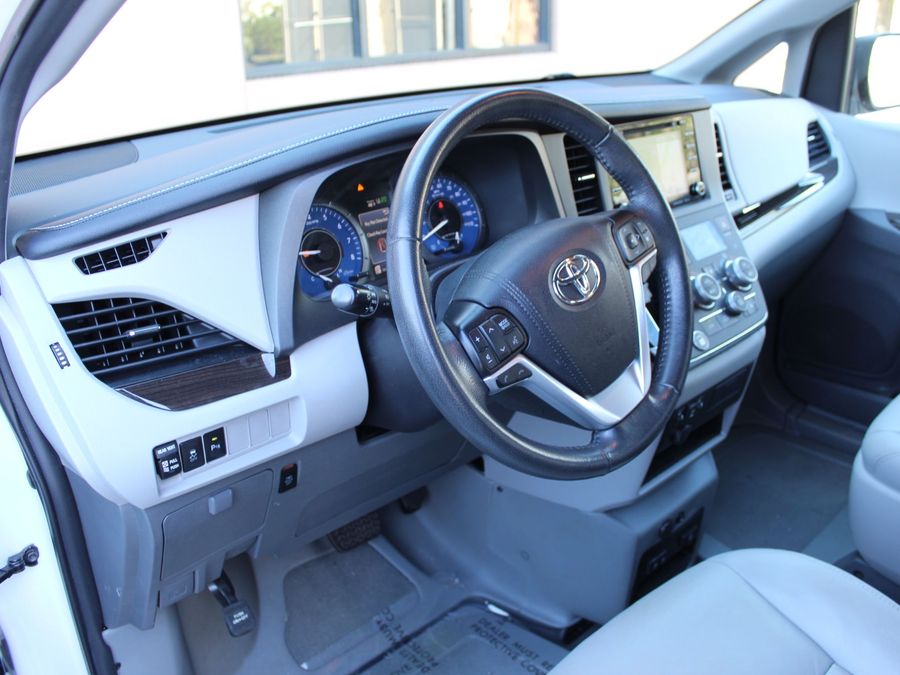 2019 Toyota Sienna XLE Premium