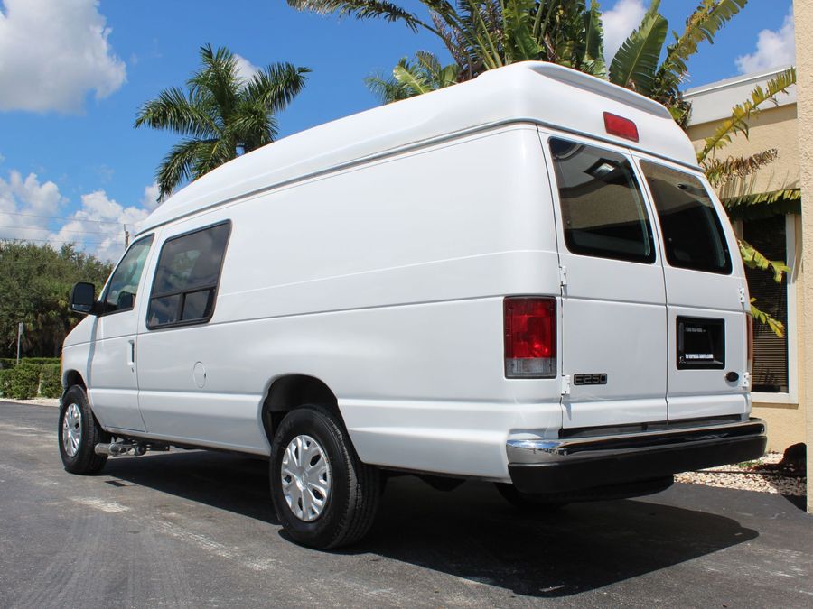 2005 Ford E-Series E-250