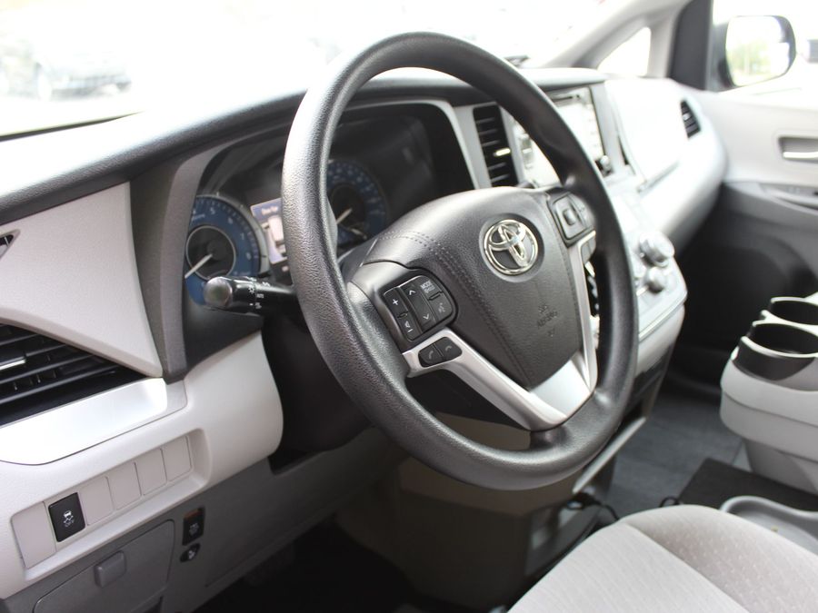 2018 Toyota Sienna LE VMI Legend II