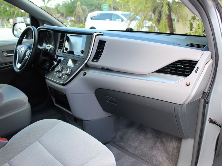 2017 Toyota Sienna LE Mobility