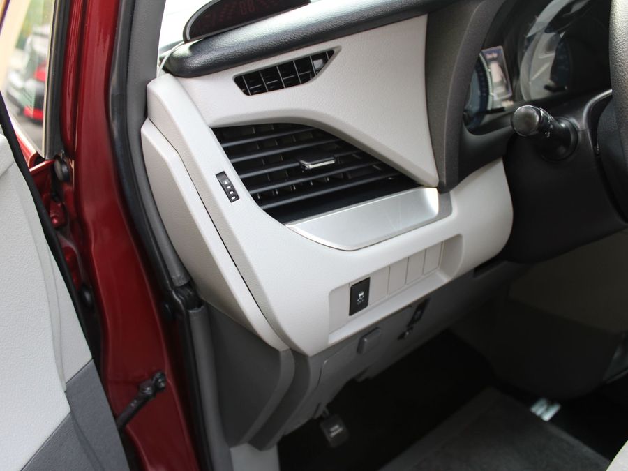 2018 Toyota Sienna LE VMI Legend II