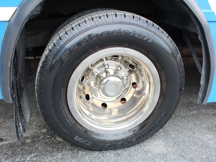 2005 Ford E450 SD Bus E-450 SD Bus with Side Ricon Lift