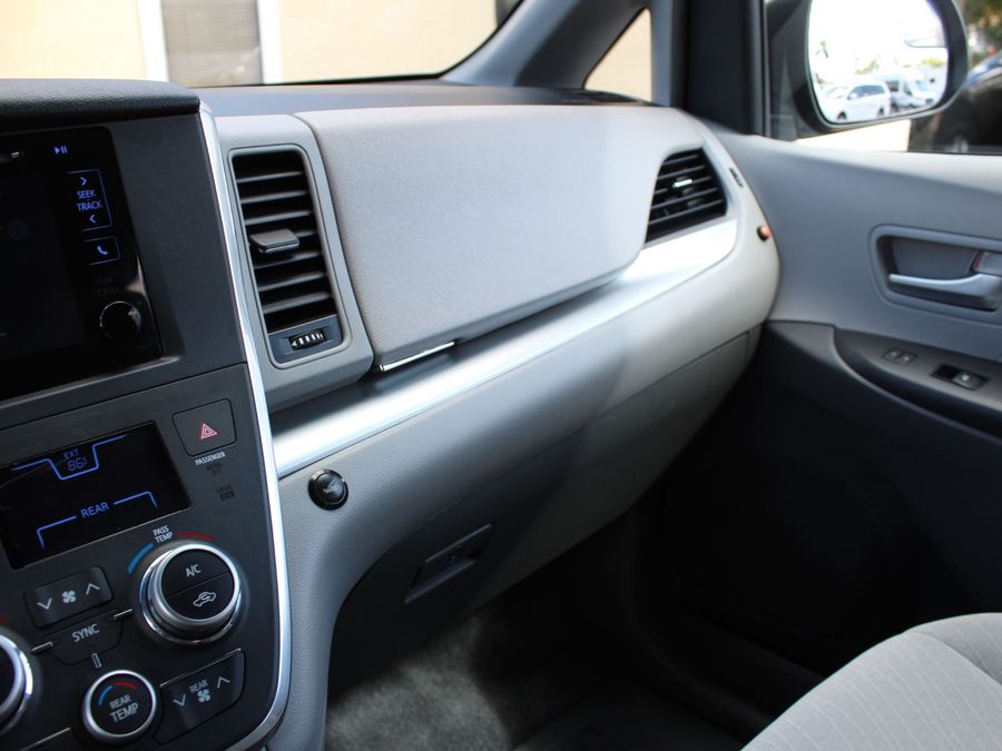 2017 Toyota Sienna LE Mobility