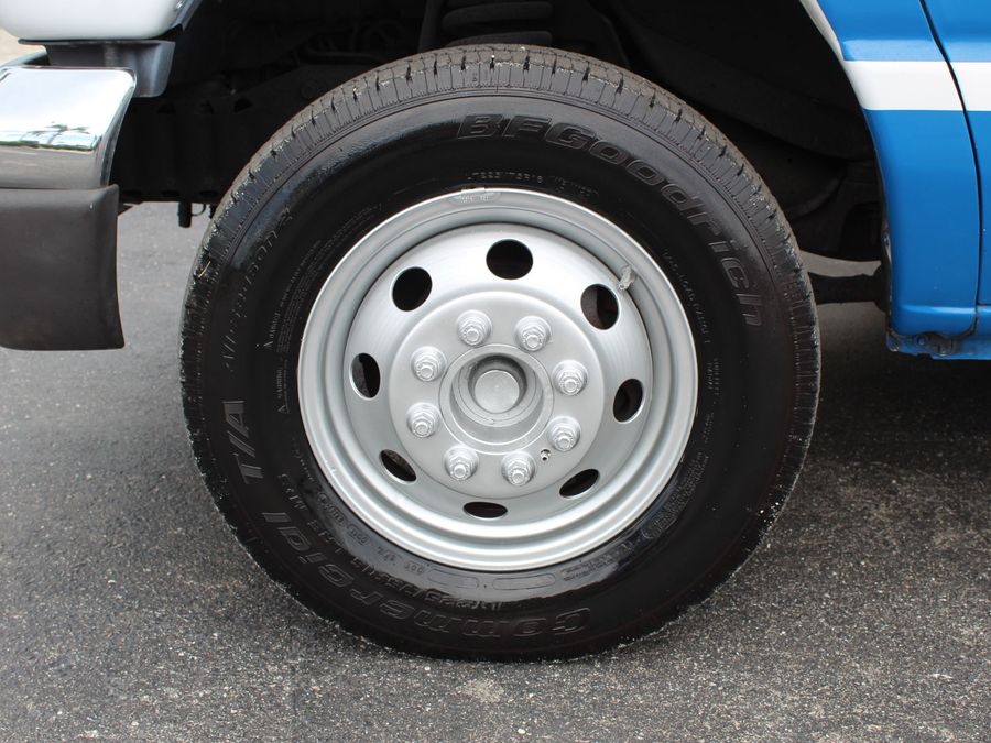 2005 Ford E450 SD Bus E-450 SD Bus with Side Ricon Lift