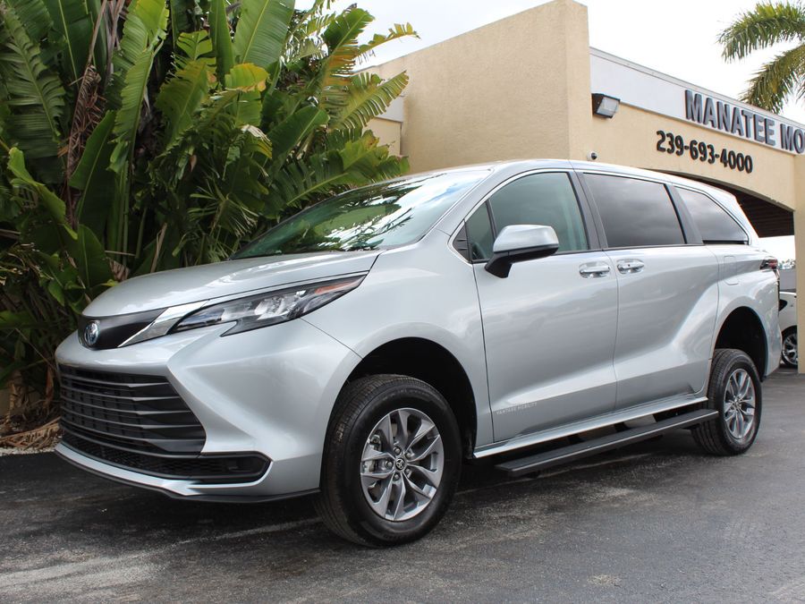 2024 Toyota Sienna LE