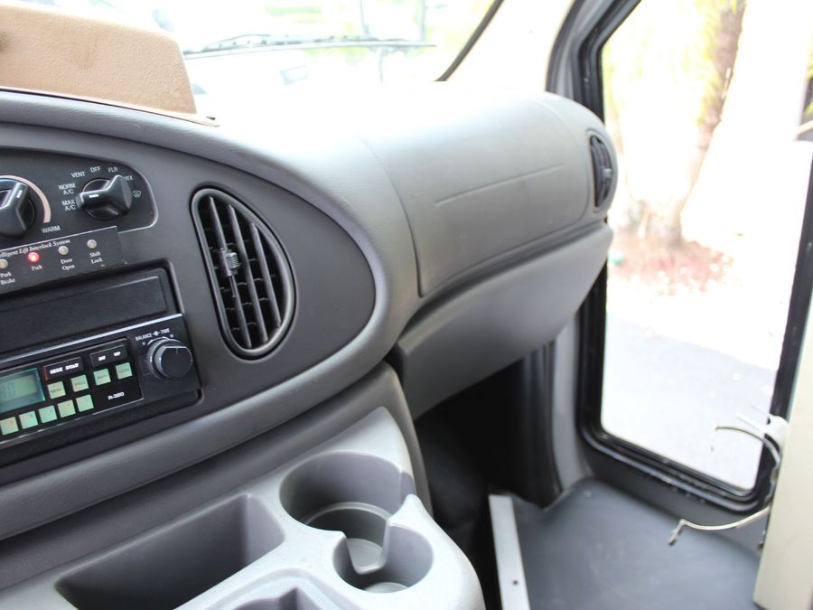 2005 Ford E450 SD Bus E-450 SD Bus with Side Ricon Lift