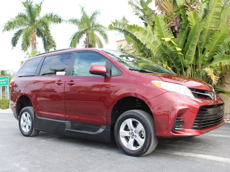 2018 Toyota Sienna LE VMI Legend II