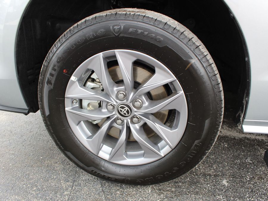 2024 Toyota Sienna LE