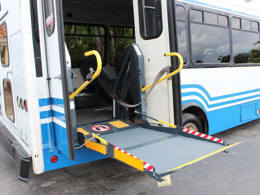 2005 Ford E450 SD Bus E-450 SD Bus with Side Ricon Lift