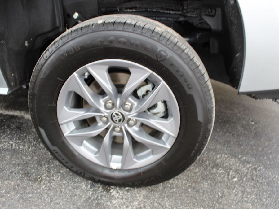 2024 Toyota Sienna LE