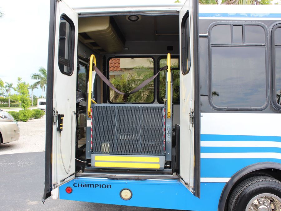 2005 Ford E450 SD Bus E-450 SD Bus with Side Ricon Lift