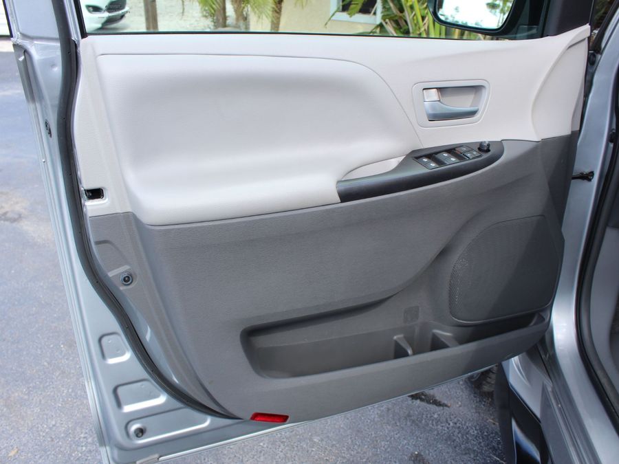 2017 Toyota Sienna LE Mobility