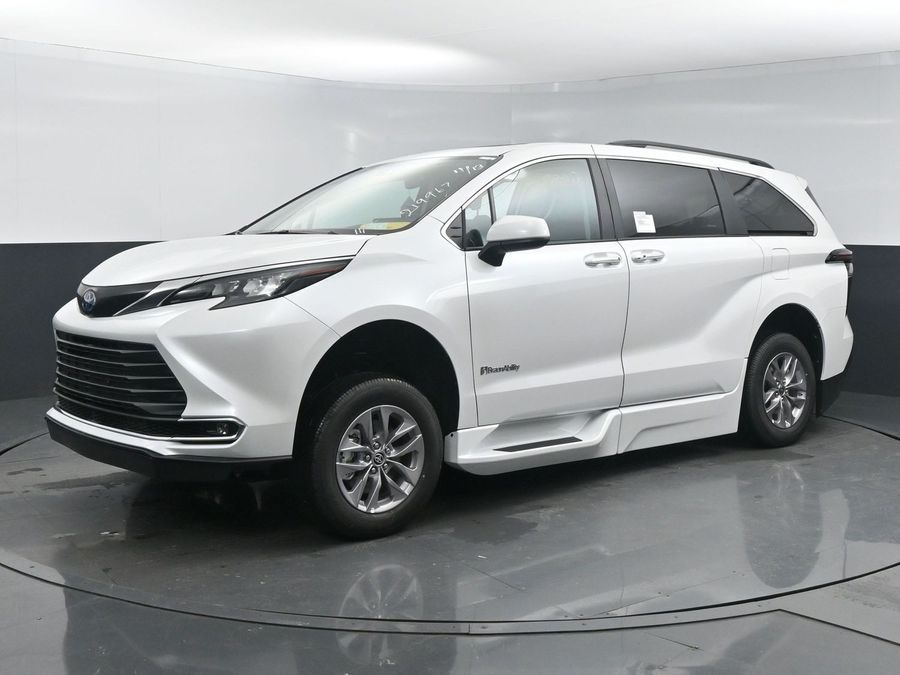 2024 Toyota Sienna XLE 7-Passenger