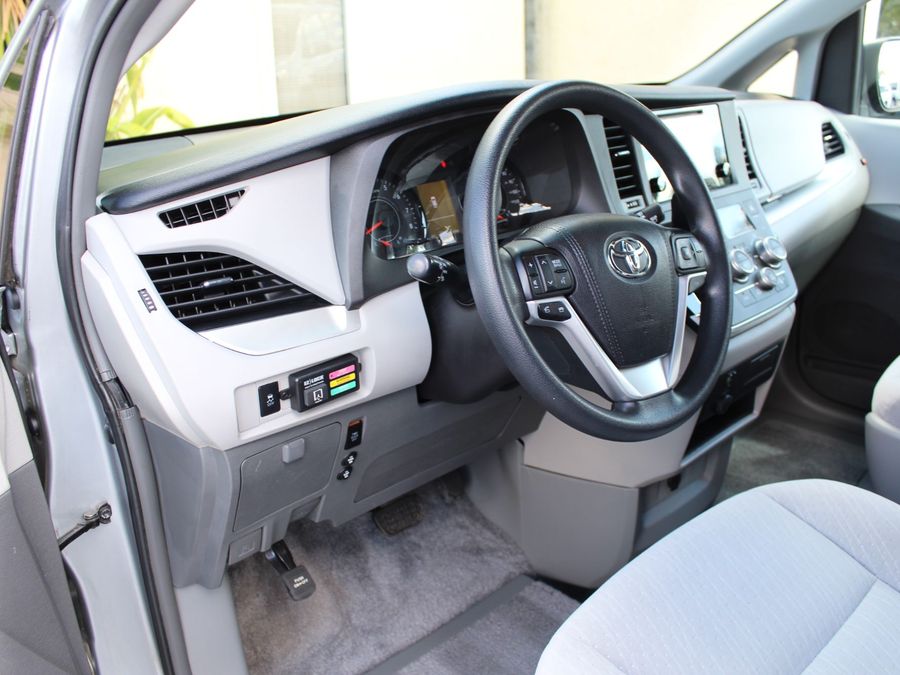2017 Toyota Sienna LE Mobility