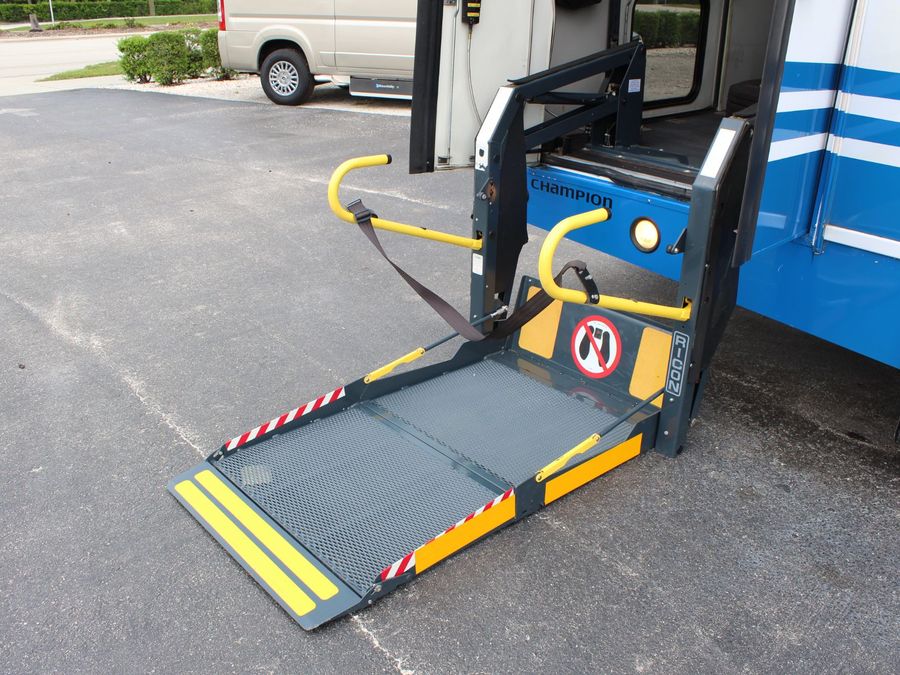 2005 Ford E450 SD Bus E-450 SD Bus with Side Ricon Lift