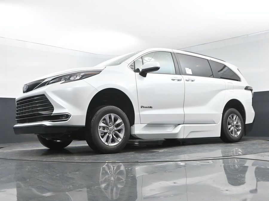 2024 Toyota Sienna XLE 7-Passenger