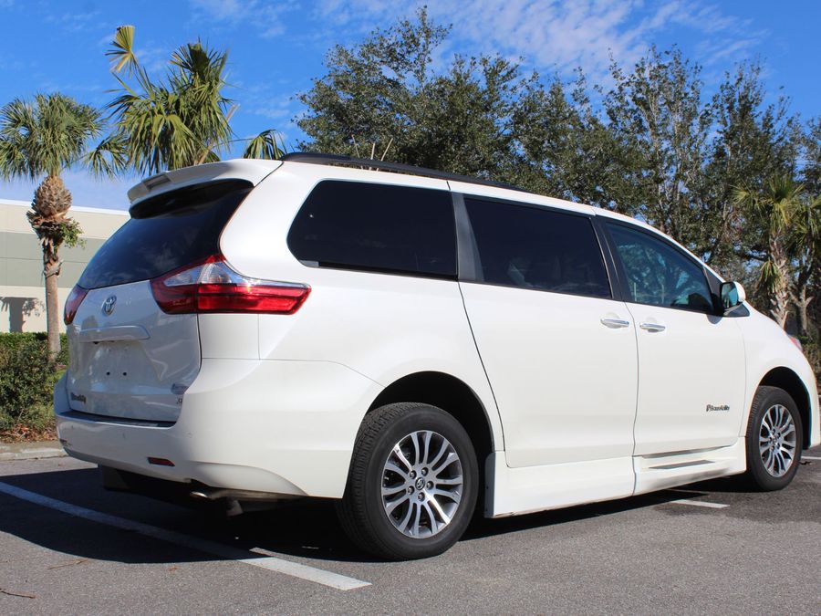 2019 Toyota Sienna XLE Premium
