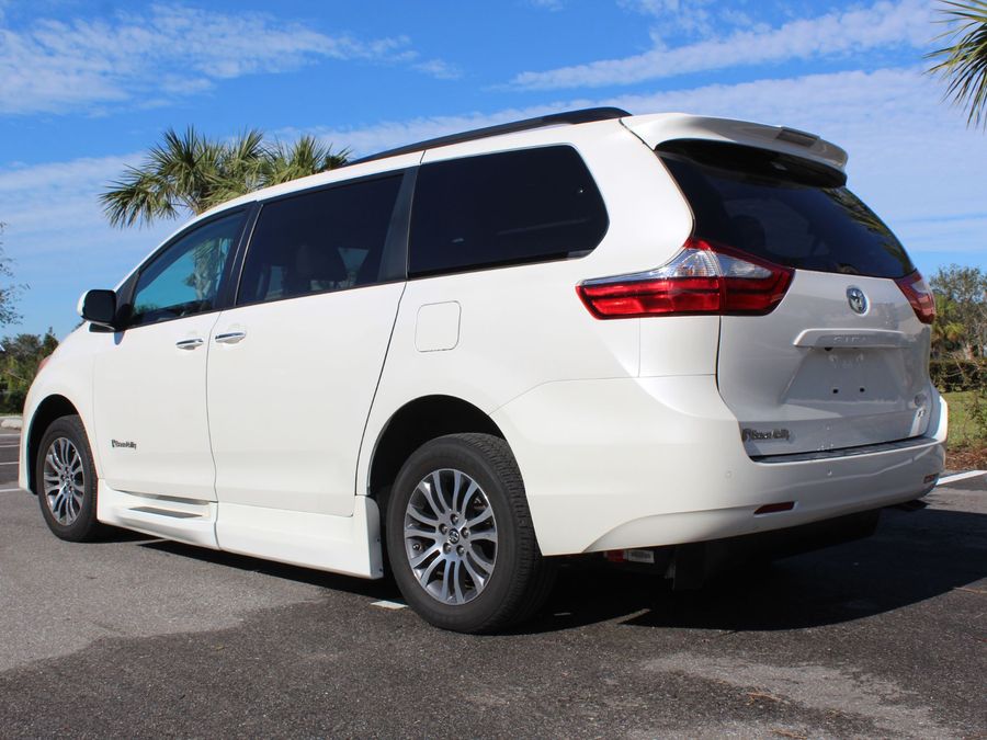2019 Toyota Sienna XLE Premium