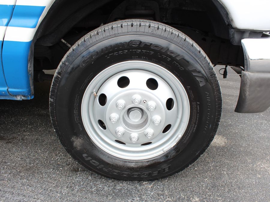 2005 Ford E450 SD Bus E-450 SD Bus with Side Ricon Lift