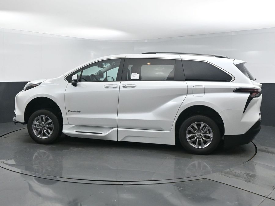 2024 Toyota Sienna XLE 7-Passenger